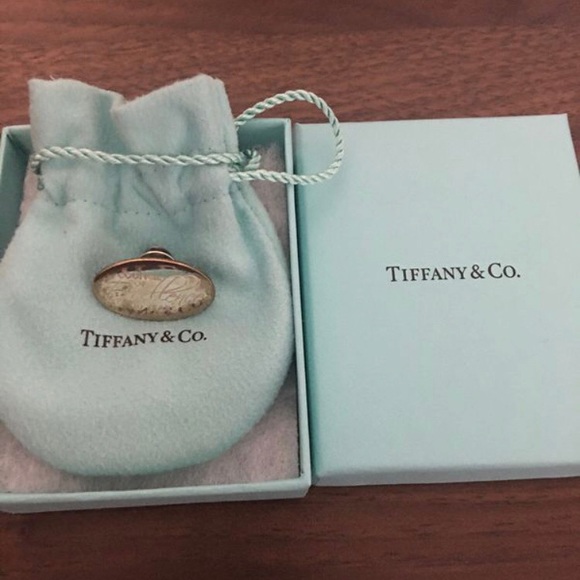 Sold Rare Tiffany&CO silver 925 engraved retired” Pin Excellence 10 vintage - Picture 8 of 13